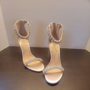 Jewel Badgley Mischka Mayra Ankle Strap sparkle Sandals Beige S6 Wedding or Prom